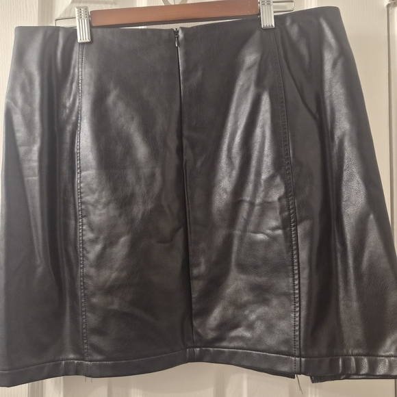 Sleek Black Mini Skirt - Picture 2 of 11